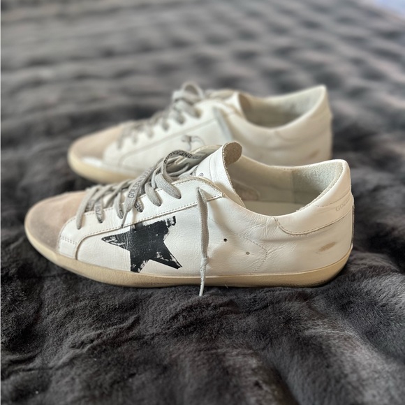 Like New Golden Goose
Men's Super-Star Flag Print Low Top Sneakers - Picture 10 of 10